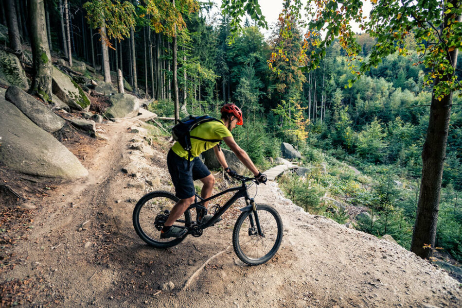 Suspenden una carrera ciclista en la Sierra Oeste de Madrid tras la convocatoria de un alcalde a cazadores armados para impedir el evento