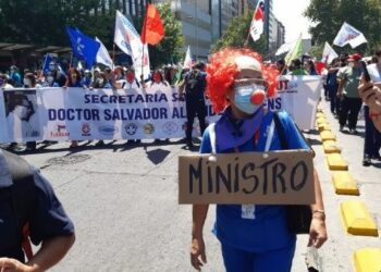 Trabajadores de la Salud chilenos realizan paro nacional