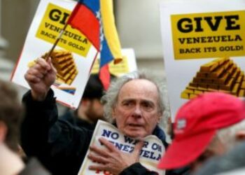 Venezuela condena el bloqueo por Juan Guaidó de fondos para las vacunas contra Covid-19