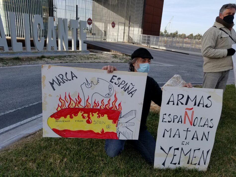 Antimilitaristas denuncian en Alacant la participación española en la venta de armas para la guerra de Yemen