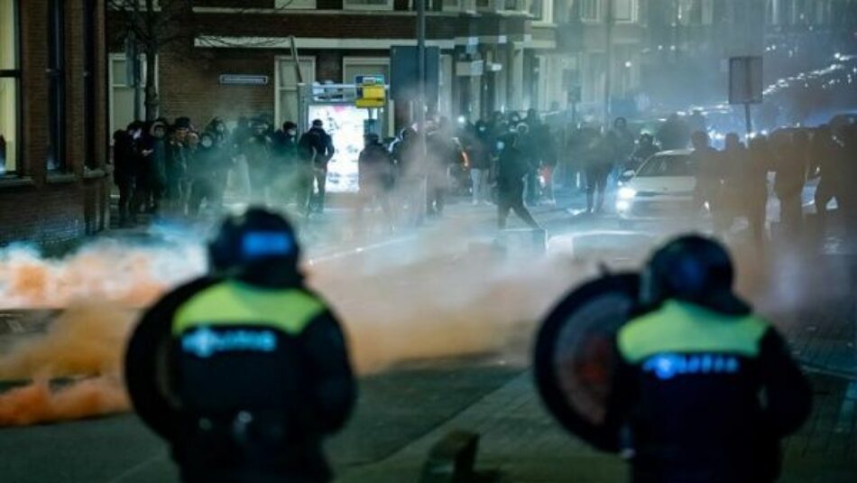 Países Bajos vive otra noche de disturbios contra toque de queda