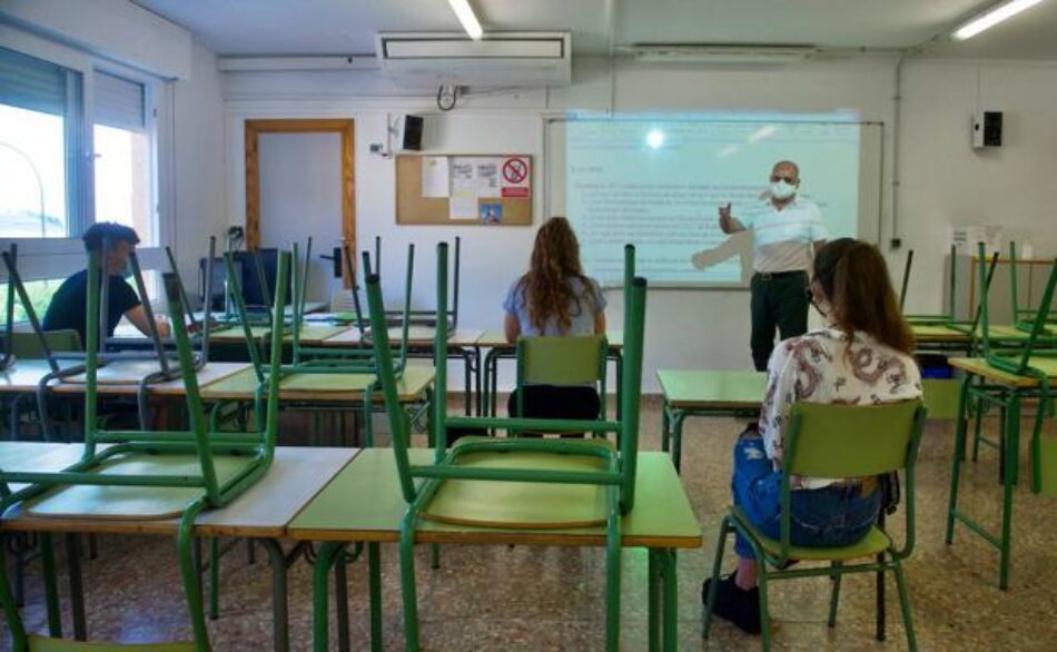 Intersindical apoya la labor del profesorado y denuncia que las administraciones no han estado a la altura