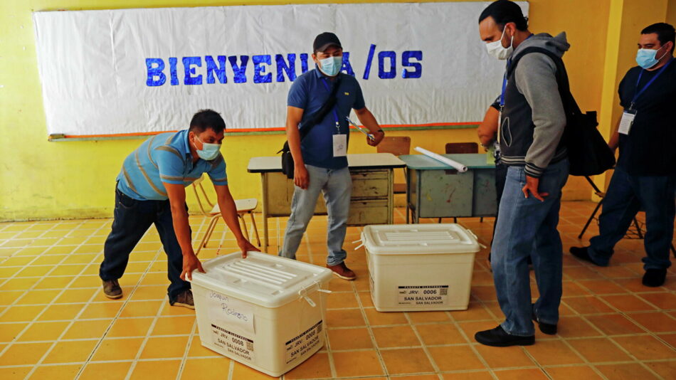 El Salvador renueva el Congreso en unas elecciones con aire plebiscitario sobre el presidente Nayib Bukele