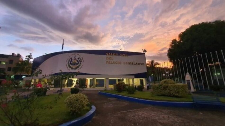 Parlamento salvadoreño se pronuncia por ataque contra FMLN