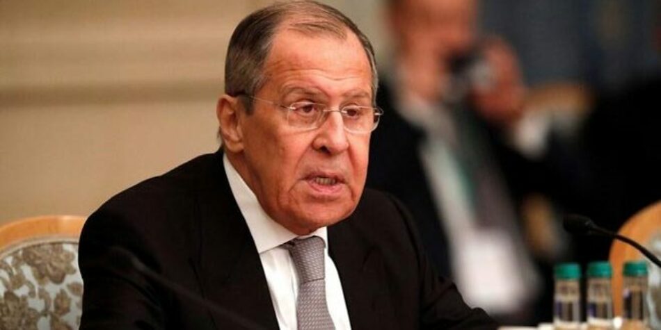 Lavrov insta a prescindirse del dólar en las transacciones interestatales