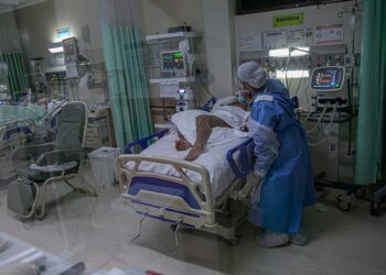Con los hospitales colapsados y nuevo récord de muertes, gobernadores en Brasil reclaman un pacto