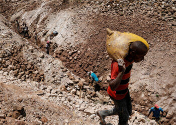 Descubrimiento en la RD de Congo de una ‘montaña de oro’ con una concentración de hasta 90 % del metal precioso desata una masiva fiebre de oro