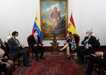 Canciller de Venezuela recibe a secretaria de Estado de España