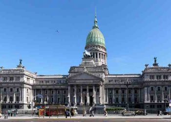 A debate en Senado argentino impuesto a las ganancias