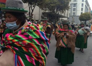 Miles de bolivianos marcharon en todo el país exigiendo justicia por los crímenes de los golpistas