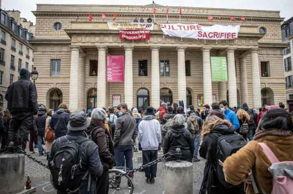 Ocupan teatros en Francia para exigir apertura de espacios culturales