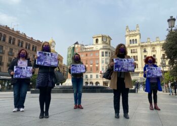 El PCA urge a “sacar adelante la ley del ‘Solo sí es sí’ y reivindica un sistema estatal de cuidados “que ponga la vida en el centro”