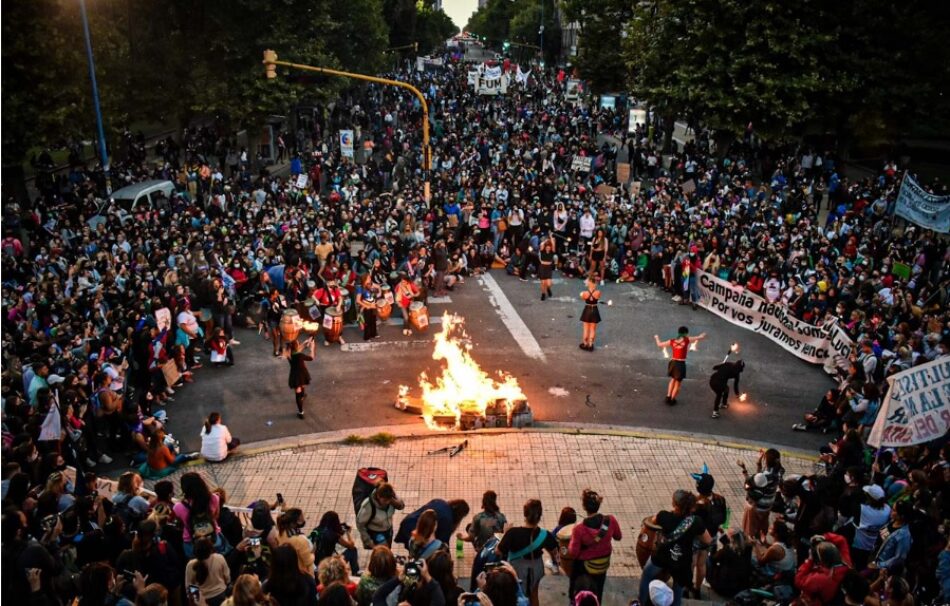 Masivas movilizaciones de mujeres y disidencias coparon las calles a lo largo y ancho de Argentina el 8M