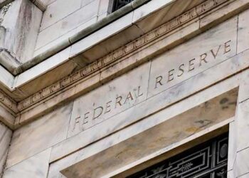 La Reserva Federal (Fed) de EE.UU. mantiene tasas de interés en cerca de cero en medio de debate sobre inflación