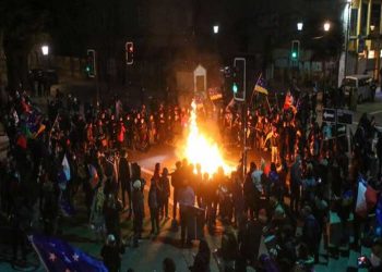 Por segunda noche protestan contra el gobierno en Chile