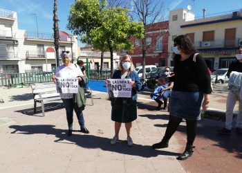 Concentración ciudadana en San Jerónimo (Sevilla), contra la supresión de paradas de la Línea 3 en este barrio