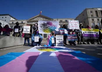 Indignación de los colectivos trans ante la noticia de fusión de la ley trans con la LGTBI como propone PSOE