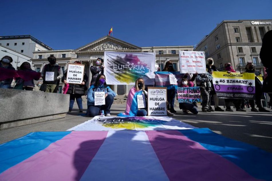 Indignación de los colectivos trans ante la noticia de fusión de la ley trans con la LGTBI como propone PSOE