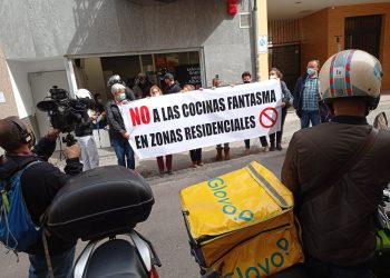 El Ayuntamiento de Madrid se desentiende del impacto en el entorno de las cocinas fantasma de la calle Alejandro Ferrant (Arganzuela)