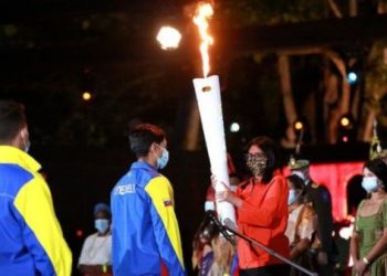 Encienden en Venezuela Antorcha Libertaria y Bolivariana