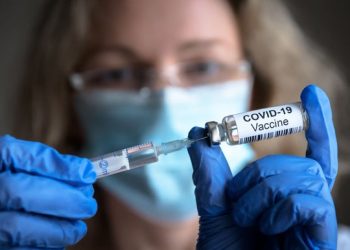 “Vamos a impulsar en el Congreso y en Bruselas un nuevo debate sin aceptar más hipocresías políticas para liberar las patentes de las vacunas contra el Covid-19”