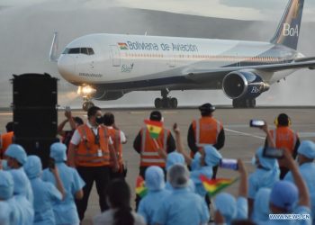 Bolivia refuerza campaña de inoculación contra la COVID-19 con nuevo lote de vacunas chinas Sinopharm