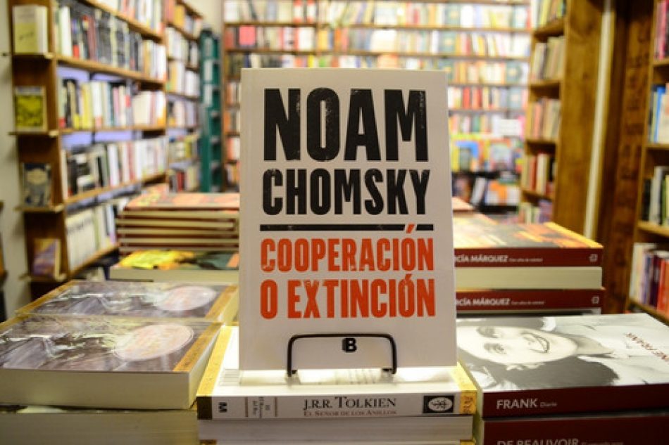 Publicado el libro más reciente de Noam Chomsky, «Cooperación o extinción»: «Nos encontramos en un período de extinciones masivas»