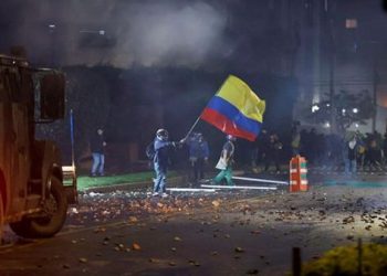 Noche de represión en Bogotá deja al menos 11 heridos