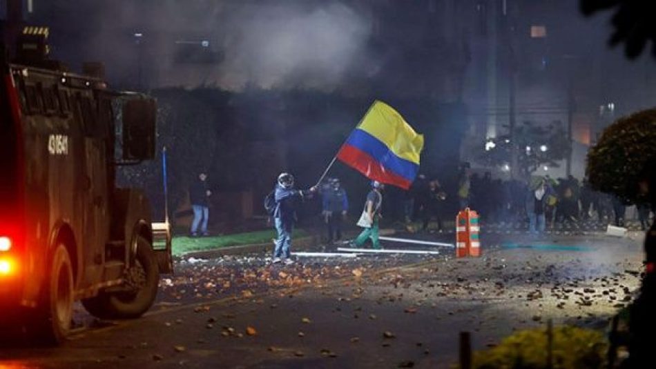 Noche de represión en Bogotá deja al menos 11 heridos