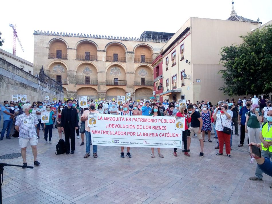 Cristianos de base se suman a las concentraciones que piden anular las inmatriculaciones de la Iglesia Católica en 17 ciudades