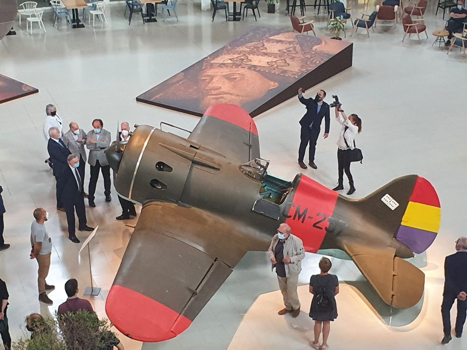 El arte y la memoria histórica se combinan en la exposición «Aeronáutica (vuelo) interior» del Museu Nacional d’Art de Catalunya