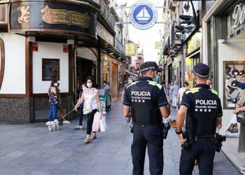 Badalona En Comú Podem denuncia de nou la greu situació que viu la Guardia urbana de Badalona que encara no disposa d’armilles antibales ni del vestuari necessari i adequat a l’estiu