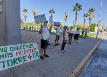 La Comunidad de Madrid impide una “plantación” de carteles por la sanidad pública en los jardines del Hospital Infanta Sofía