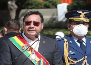 Pdte. de Bolivia llama a las FF.AA. a consolidar la democracia