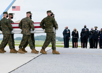 Biden recibe restos 13 de soldados muertos en atentado a aeropuerto de Kabul