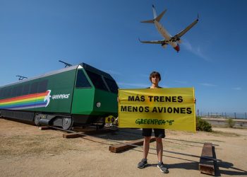 Greenpeace denuncia la incoherencia climática del Gobierno Central y la Generalitat tras el acuerdo para la ampliación de El Prat