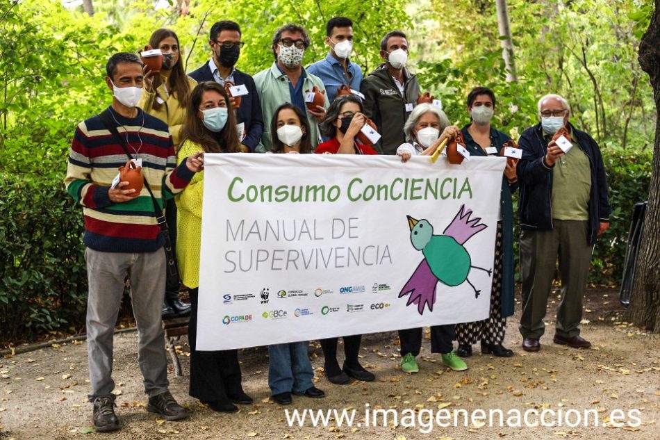 Doce ONG lanzan un manual de supervivencia con propuestas a consumidores para no devorar el planeta