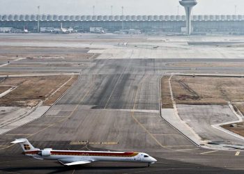 Alertan del impacto ambiental y de la especulación asociada a la ampliación del aeropuerto de Barajas