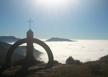 IU CyL se suma a la concentración para exigir el derribo del monumento fascista del Puerto del Pico