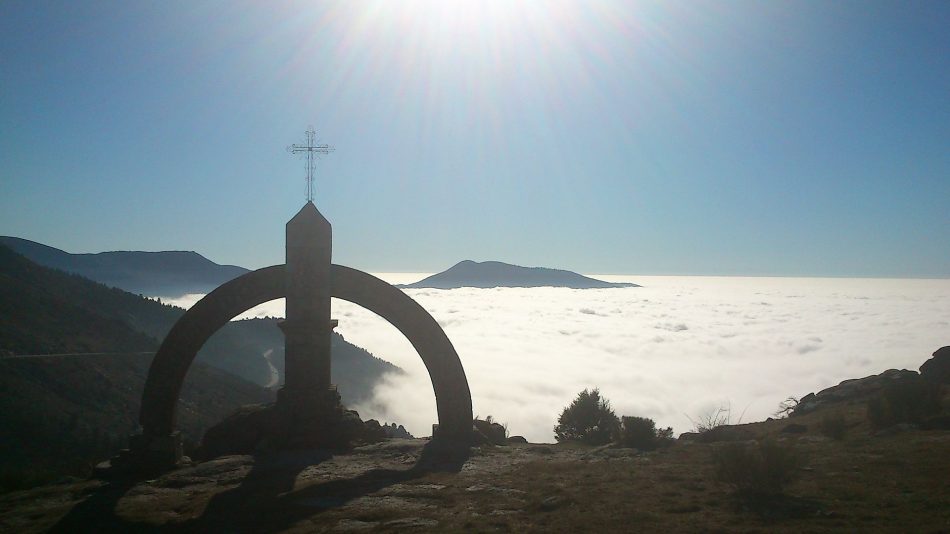 IU CyL se suma a la concentración para exigir el derribo del monumento fascista del Puerto del Pico