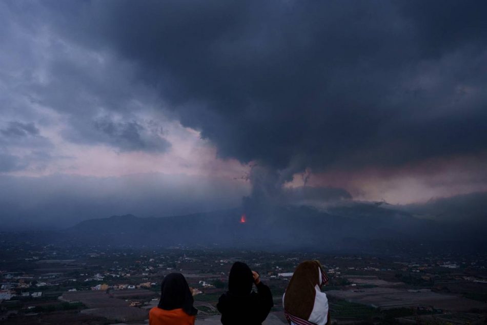 El dióxido de azufre del volcán de La Palma llega a la Península sin impactar en la calidad del aire