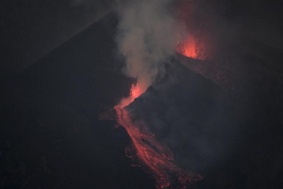 Sira Rego se compromete a defender en Europa un “apoyo extra” más allá de los fondos que existen para ayudar a las personas de La Palma afectadas por el volcán