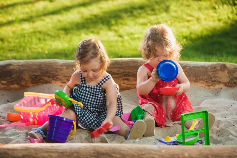 la Asociación Mundial de Educadores Infantiles (AMEI-WAECE) cree que los niños de 2 años no tendrían que ir al cole sino a la Escuela Infantil