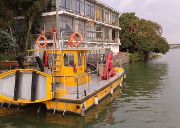 IU Sevilla pide una solución a los problemas con el catamarán que limpia el río Guadalquivir y que lleva parado desde el 30 de agosto