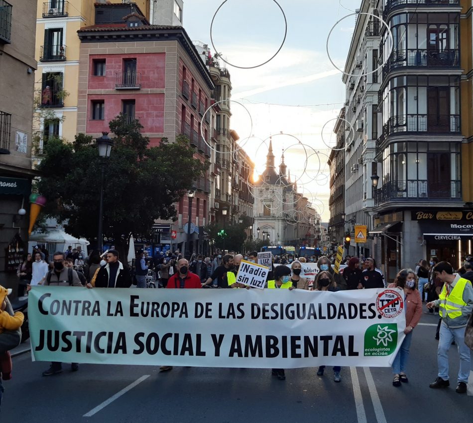 Manifestación contra la subida del precio de la luz: «Eléctricas culpables, gobiernos responsables»