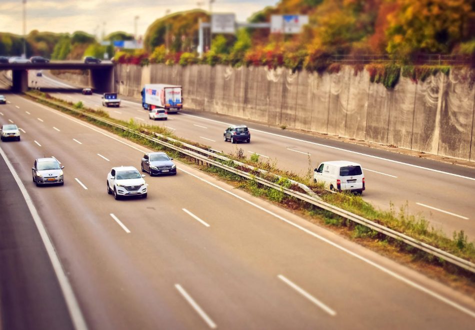 FACUA considera lamentable que el Gobierno siga adelante con la implantación de peajes en las autovías