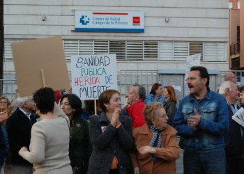 Concentración vecinal ante la situación crítica del Centro de Salud Campo de la Paloma de Vallecas: 16-N