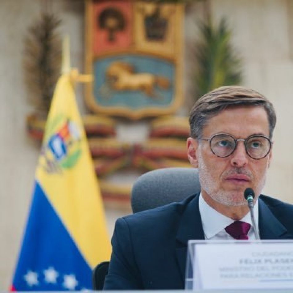 Canciller de Venezuela condena injerencia de EEUU y Unión Europea