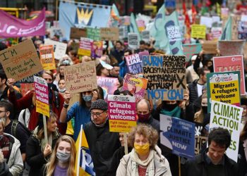 Miles de personas piden compromisos ambiciosos y justicia climática