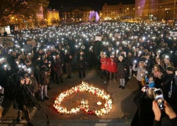 Miles de mujeres vuelven a protestar en Polonia contra las restricciones al aborto